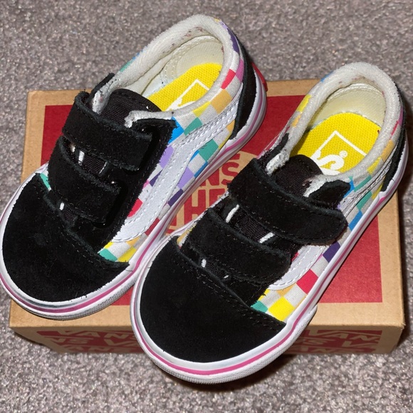 Vans - Picture 2 of 4